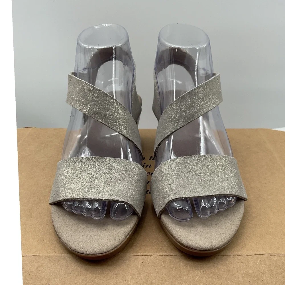 Munro Lucia Silver Metallic Leather Block Heel Sandals M472461 Womens 6M